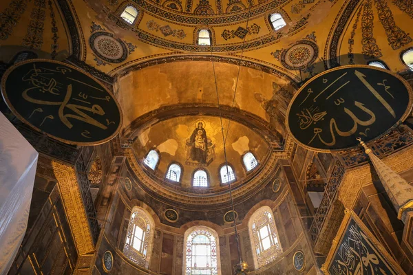 Wnętrze muzeum Hagia Sophia w Stambule, Turcja — Zdjęcie stockowe