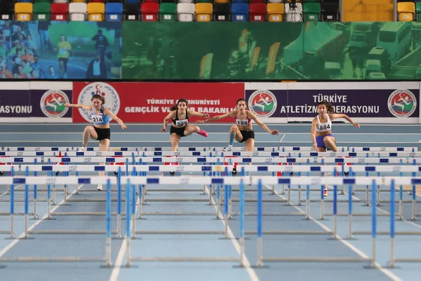 Istanbul Turquia Fevereiro 2020 Atletas Correndo Barreiras Metros Durante Campeonato — Fotografia de Stock