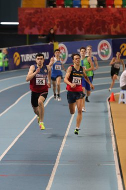 İstanbul, Türkiye - 09 Şubat 2020: Balkan U20 Salon Atletizm Şampiyonası sırasında koşan sporcular