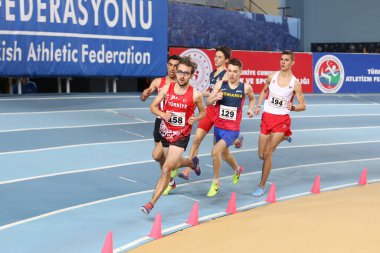 İstanbul, Türkiye - 09 Şubat 2020: Balkan U20 Salon Atletizm Şampiyonası sırasında koşan sporcular