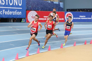 İstanbul, Türkiye - 09 Şubat 2020: Balkan U20 Salon Atletizm Şampiyonası sırasında koşan sporcular