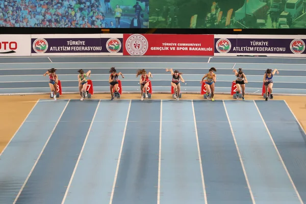 Istanbul Turquía Febrero 2020 Atletas Corriendo Metros Durante Campeonato Balcánico —  Fotos de Stock