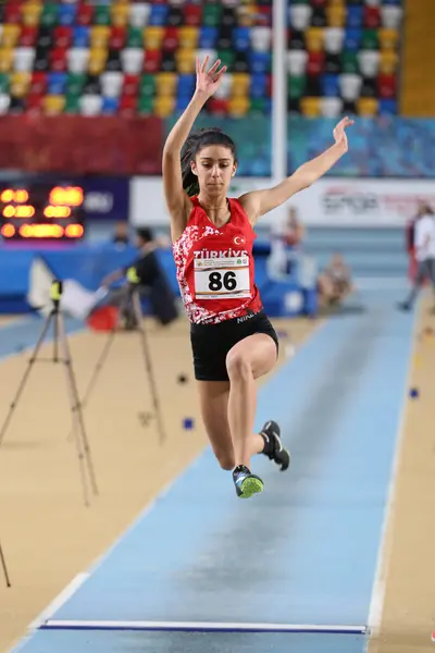 イスタンブール トルコ 2020年2月9日 バルカンU20陸上室内選手権中に長いジャンプ未定義の選手 — ストック写真