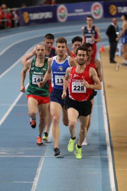 İstanbul, Türkiye - 15 Şubat 2020: Balkan Atletizm Şampiyonası sırasında koşan sporcular