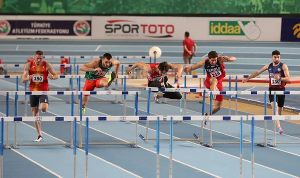 Istanbul Turquía Febrero 2020 Atletas Corriendo Metros Obstáculos Durante Campeonato — Foto de Stock