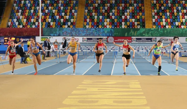 Istanbul Turquía Febrero 2020 Atletas Corriendo Metros Obstáculos Durante Campeonato — Foto de Stock