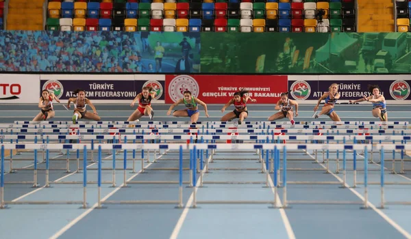 Istanbul Turquia Fevereiro 2020 Atletas Correndo Barreiras Metros Durante Copa — Fotografia de Stock