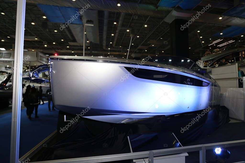 ISTANBUL, TURQUÍA 22 DE FEBRERO DE 2020 Barco en exhibición en CNR