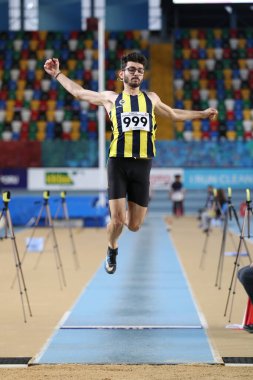 İSTANBUL, TURKEY - 29 Şubat 2020 Ruhi Sarialp Atlama Yarışmaları sırasında uzun atlama yapan tanımlanamayan sporcu
