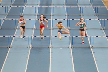 İSTANBUL, TURKEY - 07 Mart 2020: Uluslararası U18 Salon Atletizm Maçı sırasında 60 metre engelli koşan sporcular