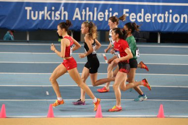 İSTANBUL, TURKEY - 07 Mart 2020: Uluslararası U18 Salon Atletizm Maçı sırasında koşan sporcular