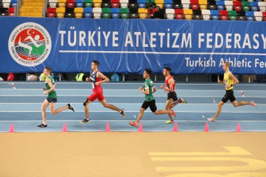 İSTANBUL, TURKEY - 07 Mart 2020: Uluslararası U18 Salon Atletizm Maçı sırasında koşan sporcular