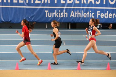 İSTANBUL, TURKEY - 07 Mart 2020: Uluslararası U18 Salon Atletizm Maçı sırasında koşan sporcular