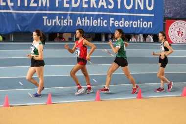 İSTANBUL, TURKEY - 07 Mart 2020: Uluslararası U18 Salon Atletizm Maçı sırasında atletler yürüyüş yarışı