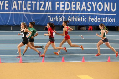 İSTANBUL, TURKEY - 07 Mart 2020: Uluslararası U18 Salon Atletizm Maçı sırasında koşan sporcular