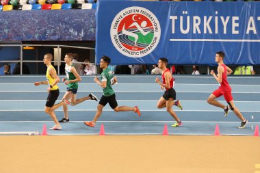 İSTANBUL, TURKEY - 07 Mart 2020: Uluslararası U18 Salon Atletizm Maçı sırasında koşan sporcular
