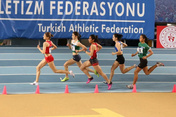 Istanbul Turkey 2020年3月7日 国際U18屋内アスレチックマッチ中に走る選手 — ストック写真