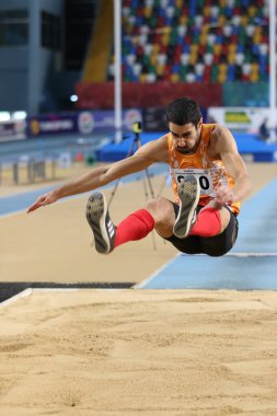 İSTANBUL, TURKEY - 08 Mart 2020: Türkiye Atletizm Federasyonu Salon İçi Kupası sırasında atlayan tanımlanamayan sporcu