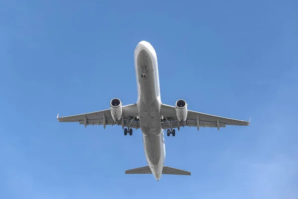 Avion Passagers Dans Ciel Avec Fond Bleu — Photo