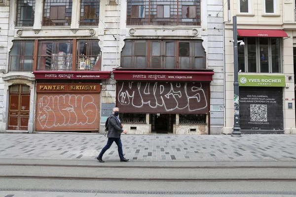 Istanbul Turkey May 2020 Shops Closed Istiklal Avenue Coronavirus Pandemic — Stock Photo, Image