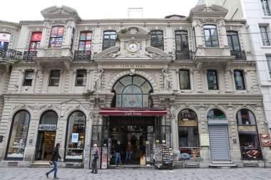 İSTANBUL, TURKEY - 13 Mayıs 2020: Cicek Pasaji, Cite de Pera, Coronavirus salgını sırasında Istiklal Caddesi 'nde kapatıldı