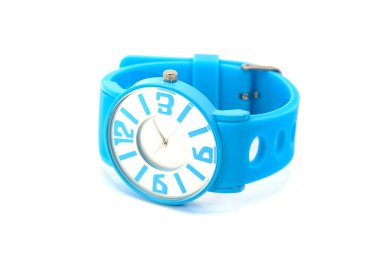 Büyük rakamlı mavi silikon kol saati.