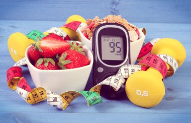 Şeker şeker seviyesi, sağlıklı gıda, halter ve santimetre, diyabet, sağlıklı ve sportif yaşam tarzı ile ölçüm