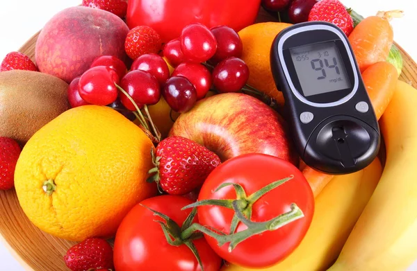 A gyümölcsök és zöldségek, egészséges táplálkozás, cukorbetegség glükométer — Stock Fotó