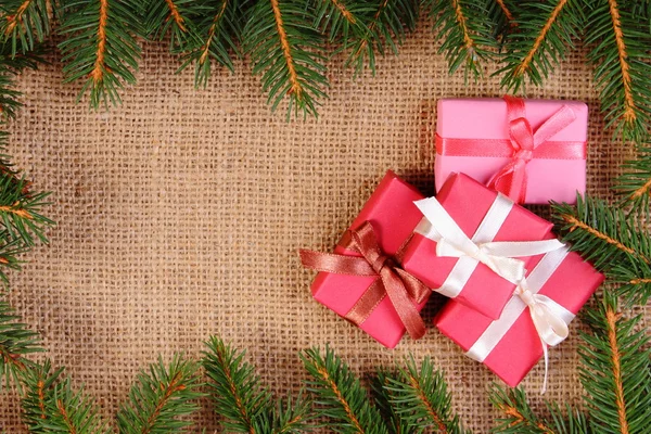 क्रिसमस या अन्य समारोह के लिए लपेटे हुए उपहार, पाठ के लिए जगह नक़ल करें — स्टॉक फ़ोटो, इमेज