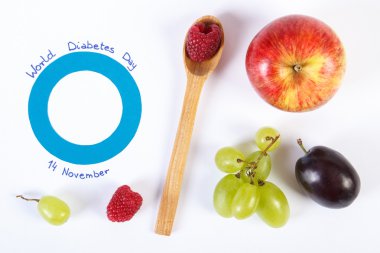 Dünya Diyabet Günü ve beyaz zemin üzerine taze meyve sembolü