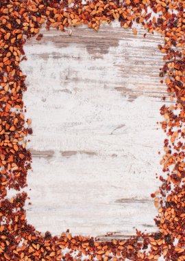 Çerçeve kurutulmuş yabani gül çay tahıl, kopya alanı metin için