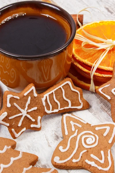 Fresh gingerbread, cup of coffee and spices on old wooden background, christmas time — Stock Photo, Image