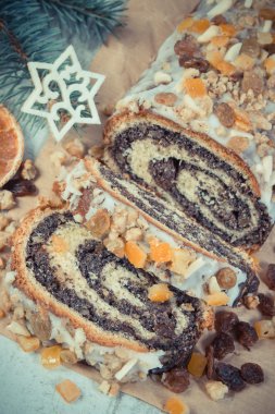 Vintage Fotoğraf, ev yapımı haşhaş tohumu pasta ve Ladin dalları, tatlı Noel için