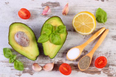 Avokado malzemeler ve baharat avokado Yapıştır veya Guakamole, sağlıklı gıda ve beslenme
