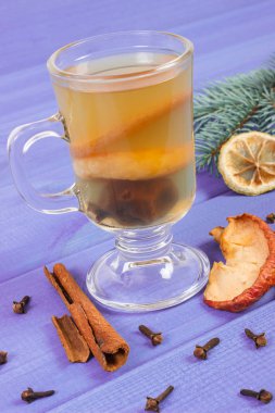 Vintage Fotoğraf, çam dalları ve kurutulmuş meyve Noel için geleneksel Komposto