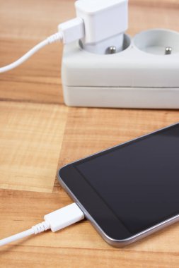 Cep telefonu şarj cihazı, şarj smartphone bağlı fiş ile