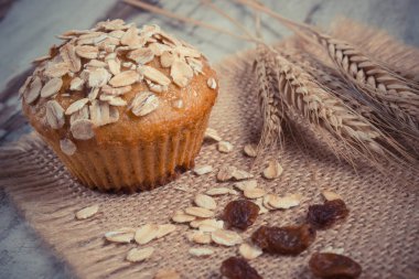 Vintage Fotoğraf, kepekli un ve Başak çavdar, yulaf ezmesi ile taze kek lezzetli sağlıklı tatlı