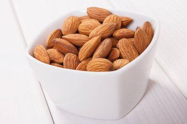 Çinko ve diyet lifi, sağlıklı beslenme içeren badem