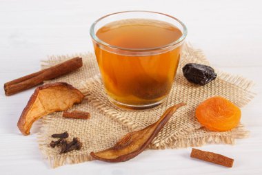 Kuruyemiş, malzemeler ve baharat kurullarında geleneksel Komposto