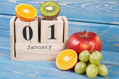 Küp takvim ve meyve, sağlıklı yaşam tarzı yeni yıl kararları
