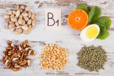 Ürün ve malzemeler içeren vitamin B1 ve diyet lifi, sağlıklı beslenme