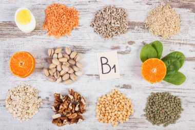 Ürün ve malzemeler içeren vitamin B1 ve diyet lifi, sağlıklı beslenme
