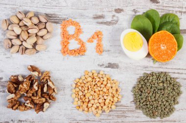 Ürün ve malzemeler içeren vitamin B1 ve diyet lifi, sağlıklı beslenme