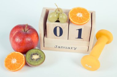 Vintage Fotoğraf, küp takvim, meyve ve halter, new years kararlar, sağlıklı yaşam