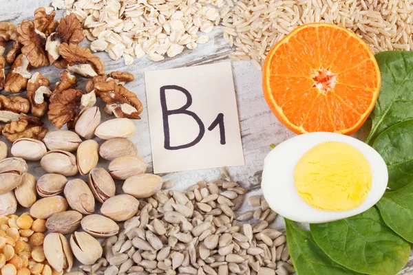 Products and ingredients containing vitamin B1 and dietary fiber, healthy nutrition — Stock Photo, Image