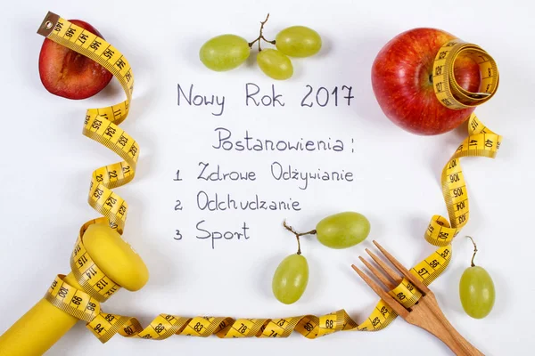 Польская надпись Новый год и резолюции, фрукты, гантели и сантиметр — стоковое фото
