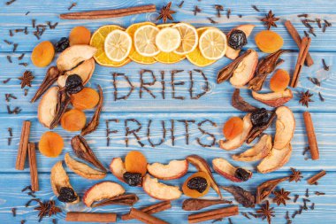 Çerçeve maddeler ve kuruyemiş, sağlıklı beslenme Komposto hazırlanması için baharat