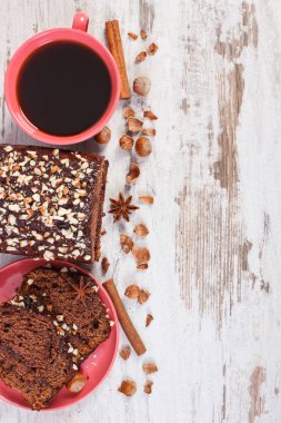 Siyah kahve, koyu çikolata, kakao ve Erik reçeli, kopya alanı metin için pastayla