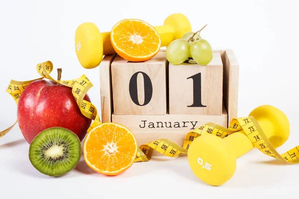 Calendrier cube, fruits, haltères et ruban à mesurer, résolutions du Nouvel An — Photo