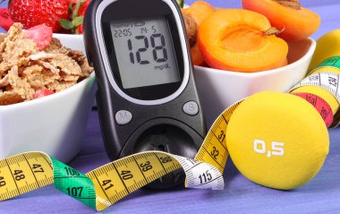 Şeker şeker seviyesi, sağlıklı gıda, halter ve santimetre, diyabet, sağlıklı ve sportif yaşam tarzı ile ölçüm